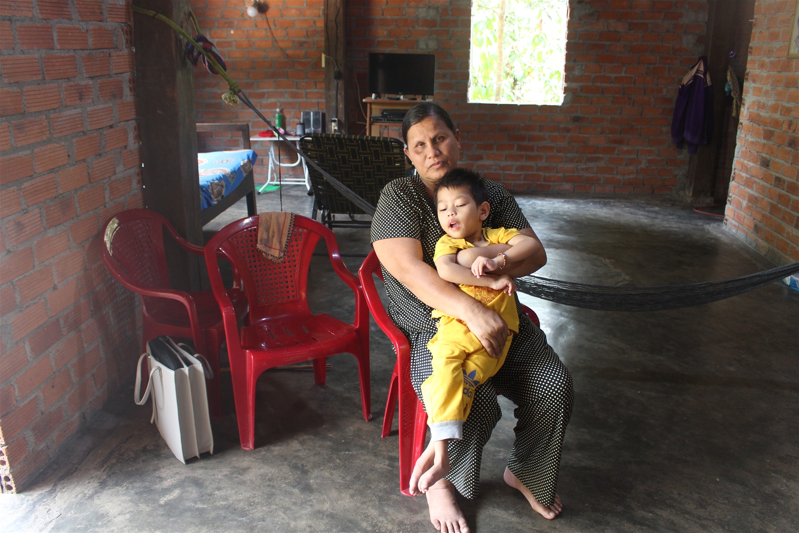 Hoàn cảnh đặc biệt khó khăn của cháu bé bị bại não huyện Cư Kuin  cần được giúp đỡ