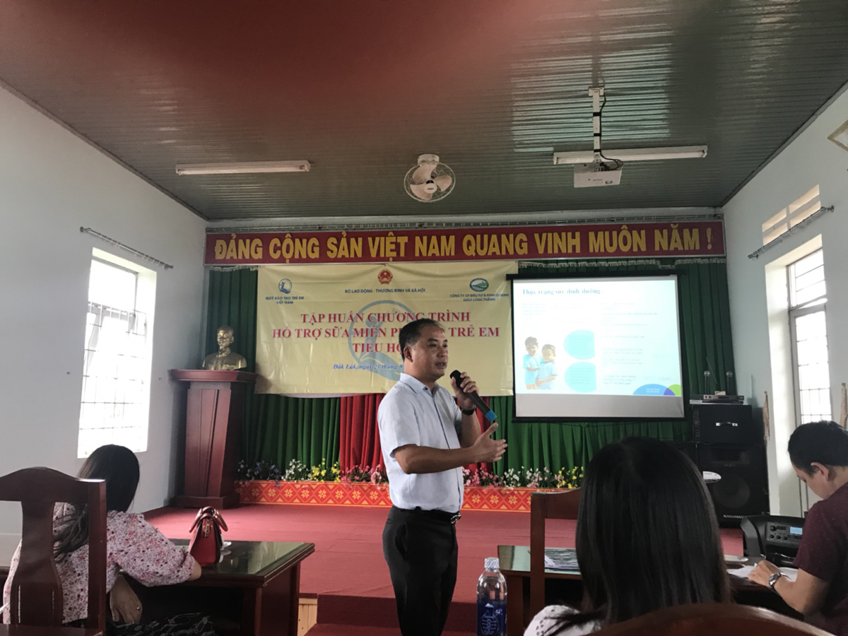 HỖ TRỢ MIỄN PHÍ SỮA CHO TRẺ EM TRƯỜNG TIỂU HỌC NĂM 2018